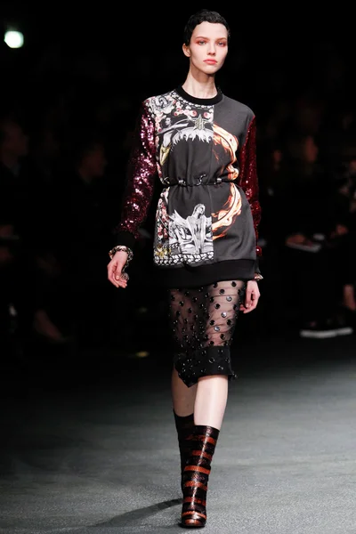 Look 9